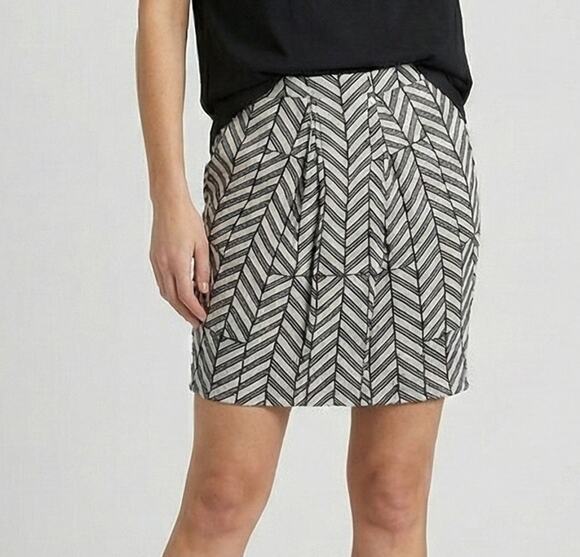 H&M Dresses & Skirts - H&M Womens Skirt Black and White Print Size 4 Polyester 16" Length Lined
